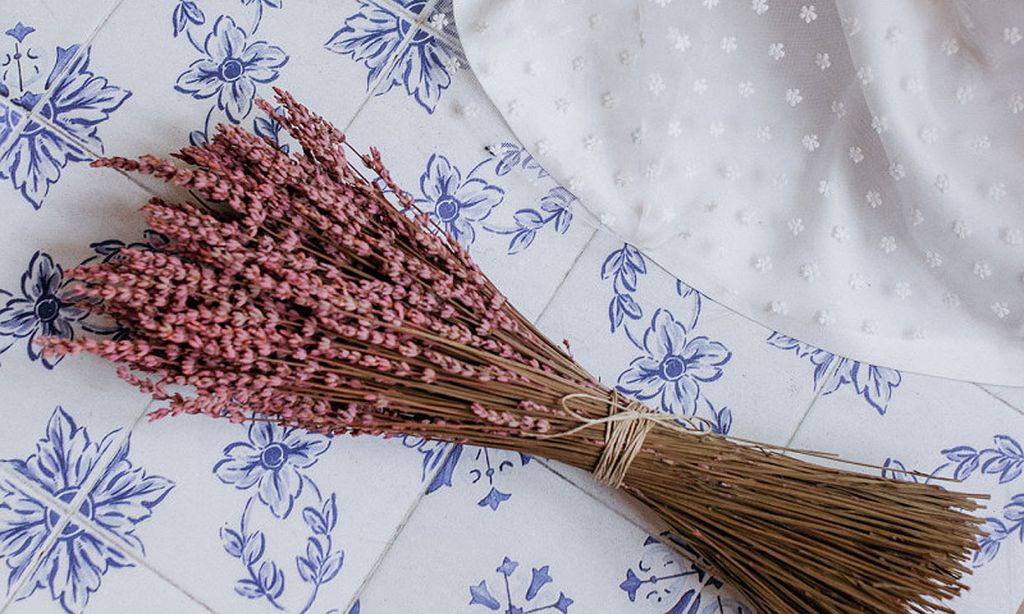 El 'efecto Carlota' en las futuras novias: ramos de lavanda para toda la vida