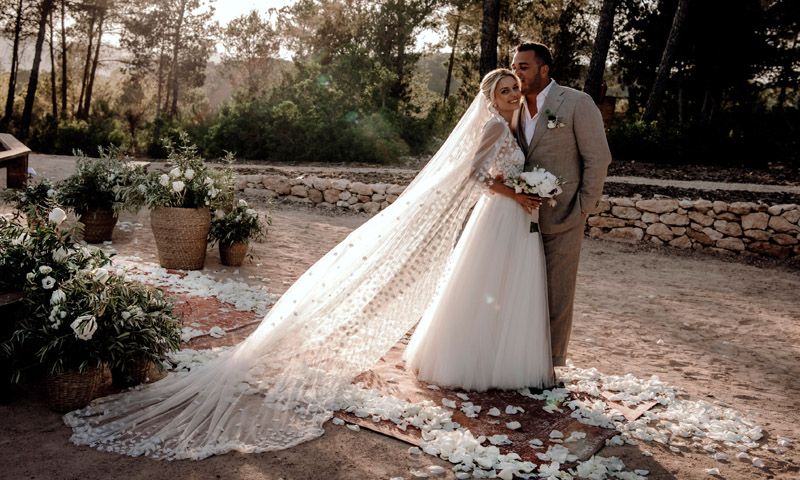 Exclusiva en HOLA.com: La romántica boda ibicenca de Delia Lachance