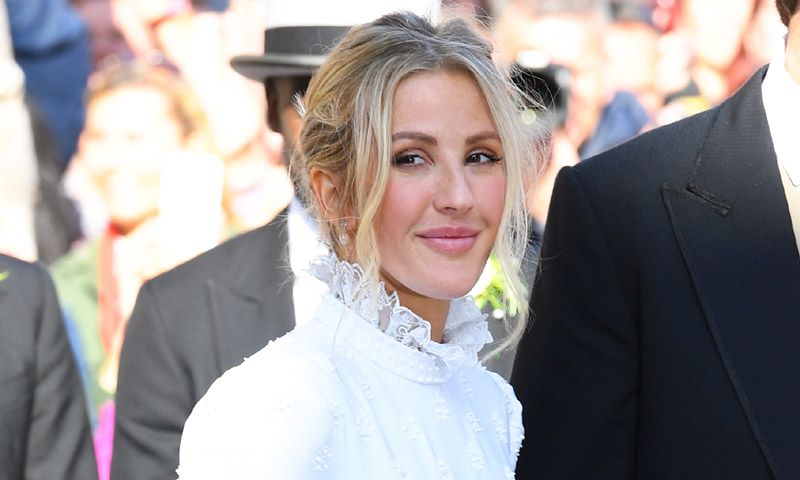 El tercer look nupcial de Ellie Goulding, una oda a las perlas y al tocado de moda entre las 'royals'