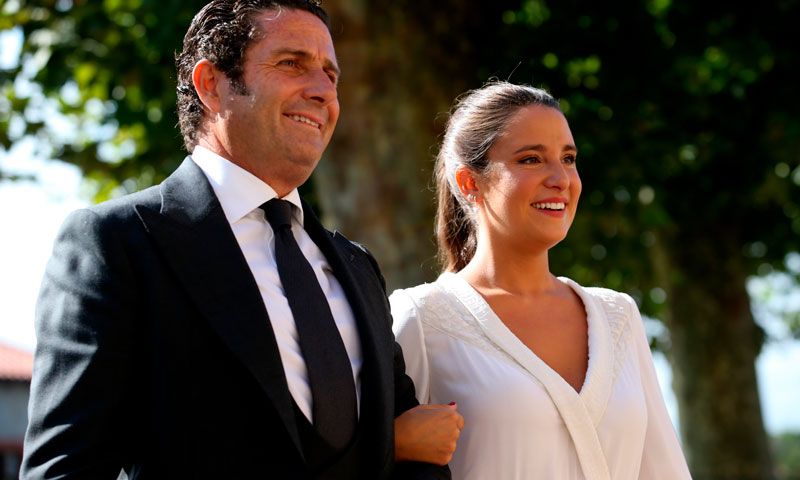 Sencillo y romántico: el vestido de novia de Marta Pombo al detalle
