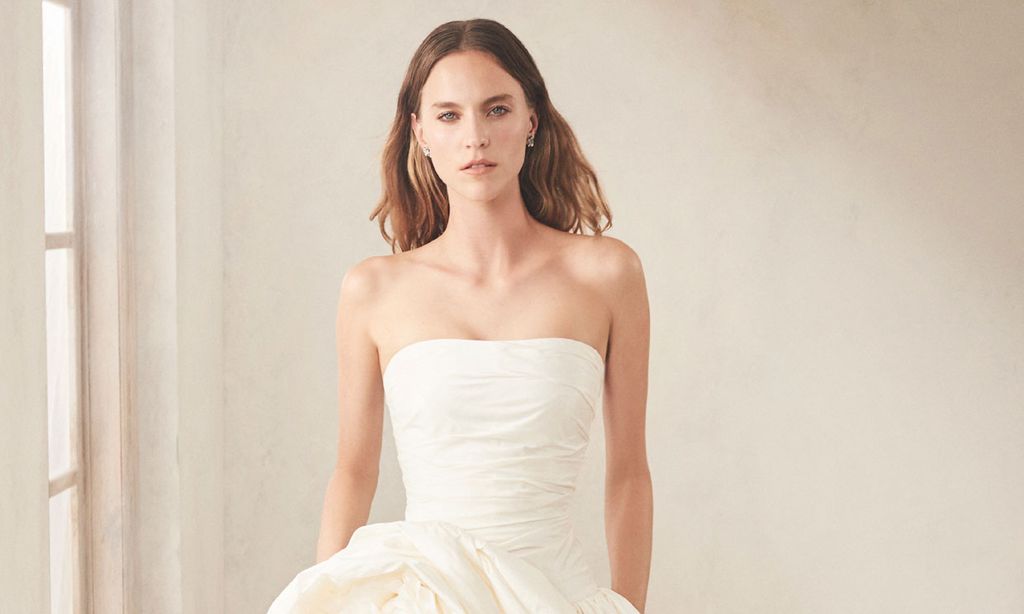 ¿Novia o invitada? Oscar de la Renta juega al despiste con su nueva colección