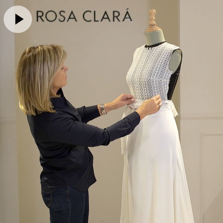 Con pedrería y de inspiración 'art déco': todos los detalles del vestido de novia de Mery Perelló