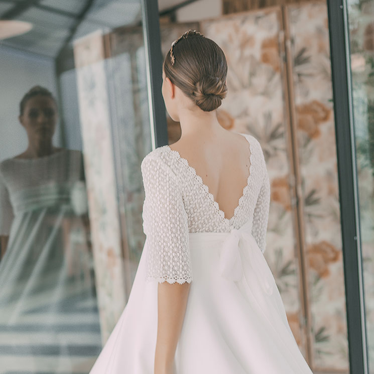 Moños de bailarina, el peinado fácil que favorece a todas las novias