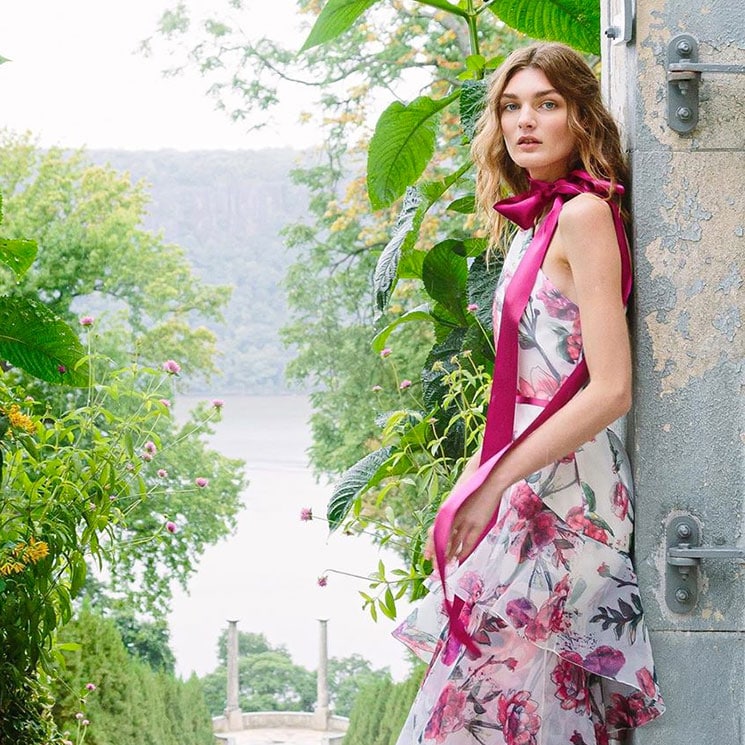 Del traje de chaqueta a las flores: 6 tendencias que marcarán las elecciones de las madrinas
