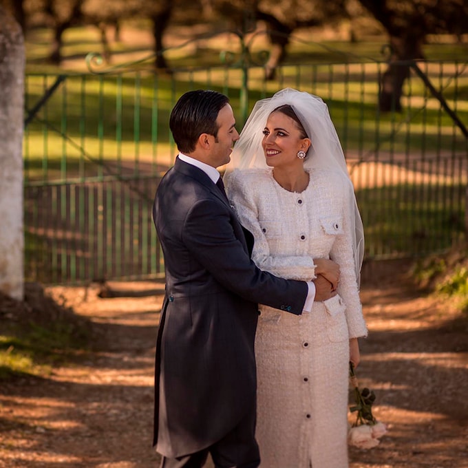 Elisa se casó con un vestido de 'tweed' inspirado en Chanel, y esta es su historia