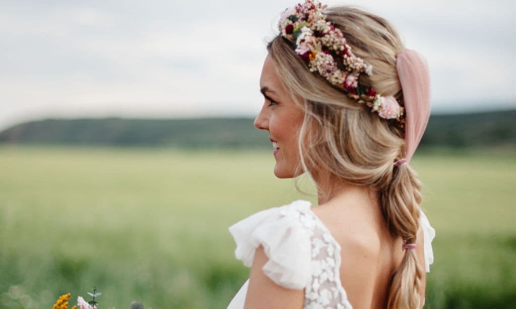 Diademas y tocados diseñados para novias con velo