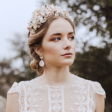 Otoño Describir problema Los peinados de novia que mejor quedan con una corona de flores - Foto 1