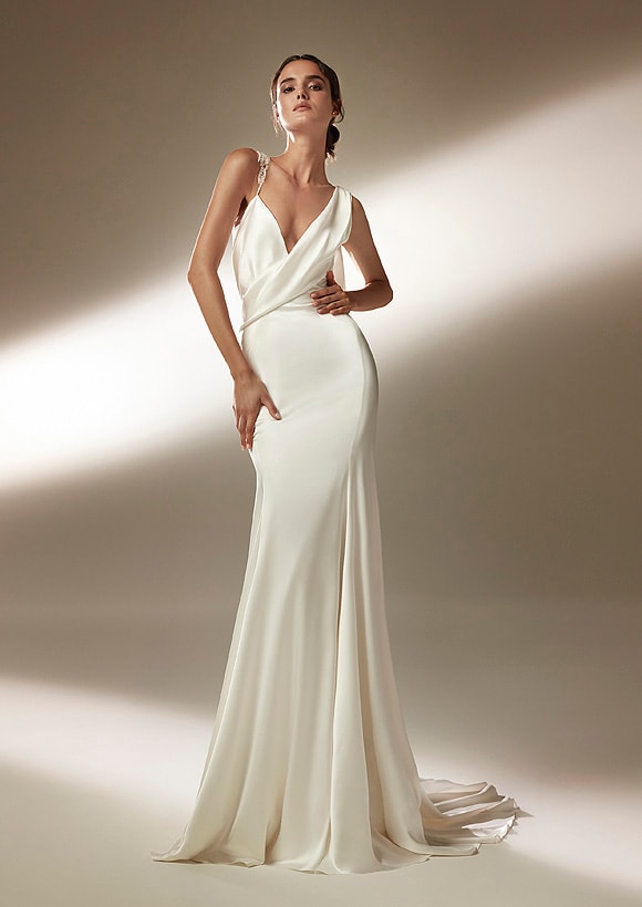 Pronovias presenta la colección crucero Atelier 2021 con Blanca Padilla