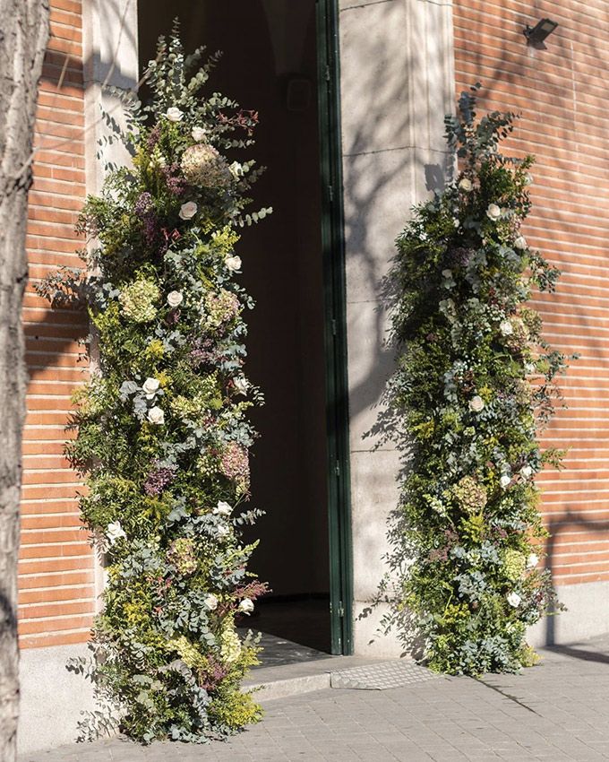 Escoger la decoración floral para el día B 2
