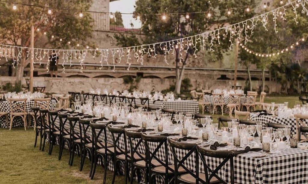 Cómo decorar las mesas en vuestra boda y lograr que todos los invitados quieran hacerles fotos