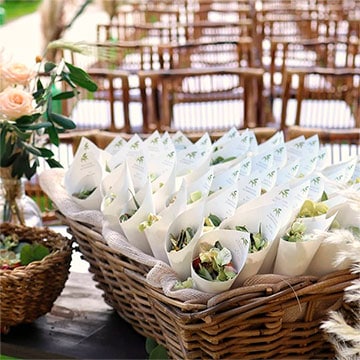 Cómo poner los pétalos de flores en una boda - Foto 1