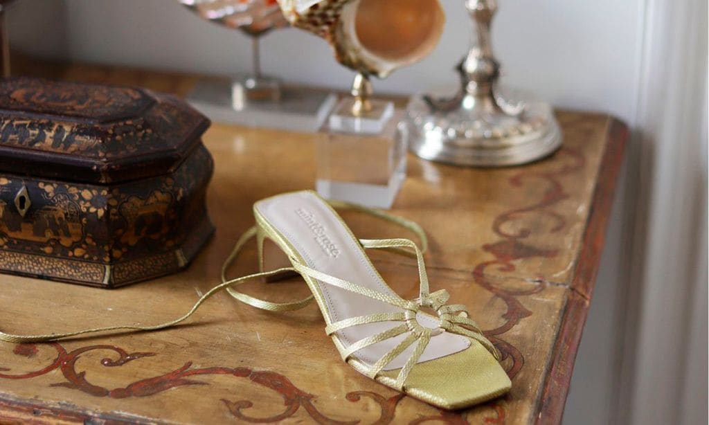 Sandalias de rebajas que encantarán a novias e invitadas y hacen las piernas infinitas