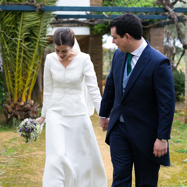 Ana, la novia que combinó un vestido sencillo con una prenda que poder reutilizar tras la boda