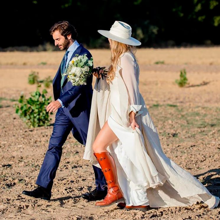 Guía para casarse con botas: así se lleva la tendencia que conquista a las novias más 'cañeras'