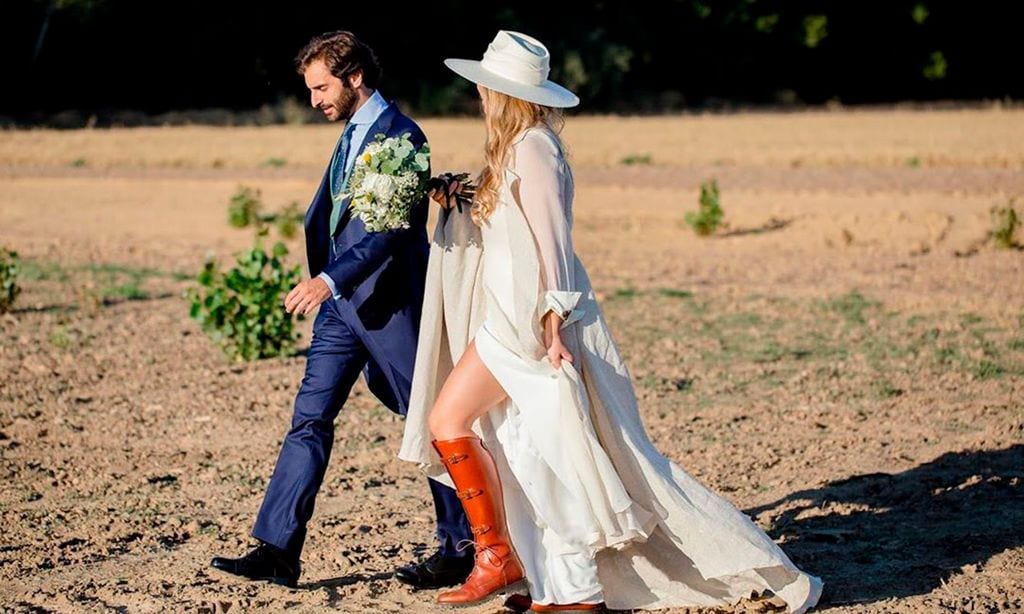 Guía para casarse con botas: así se lleva la tendencia que conquista a las novias más 'cañeras'