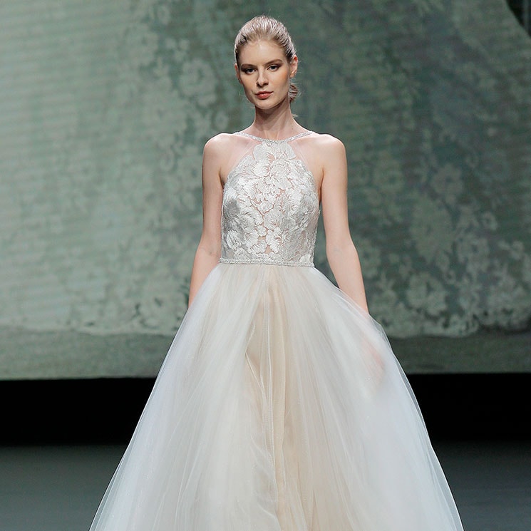 Cortes clásicos y vestidos de tul: la nueva obsesión de las novias de Valentini