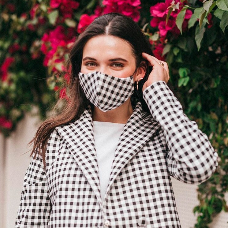 Consigue que tu maquillaje de invitada dure más (aunque lleves mascarilla) con estos trucos de experta
