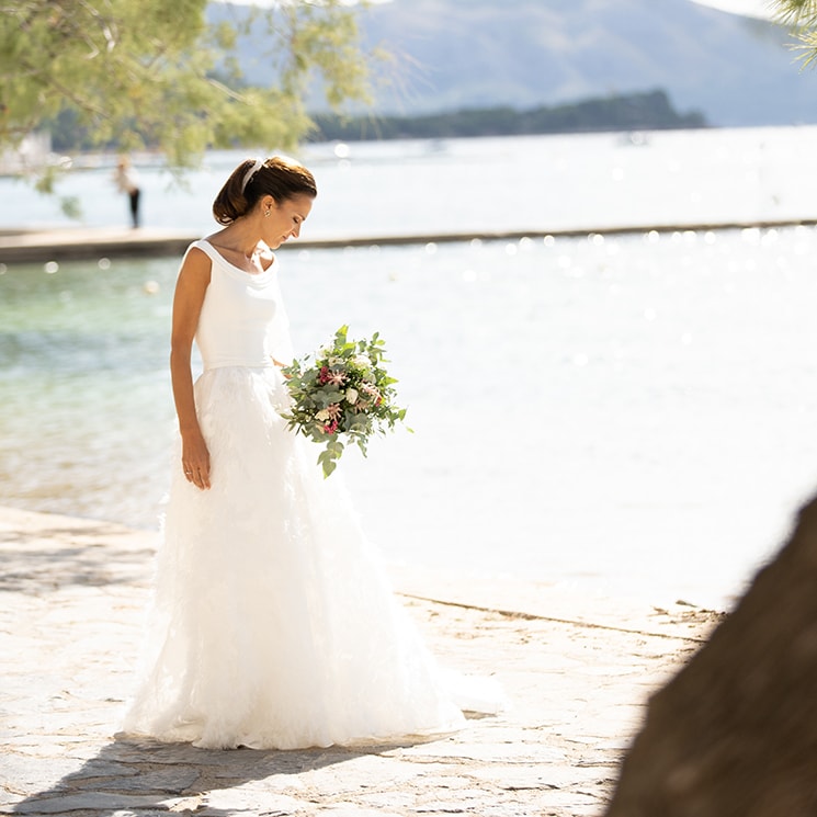 Isabel, la novia del escote barco que creó el vestido de sus sueños a distancia