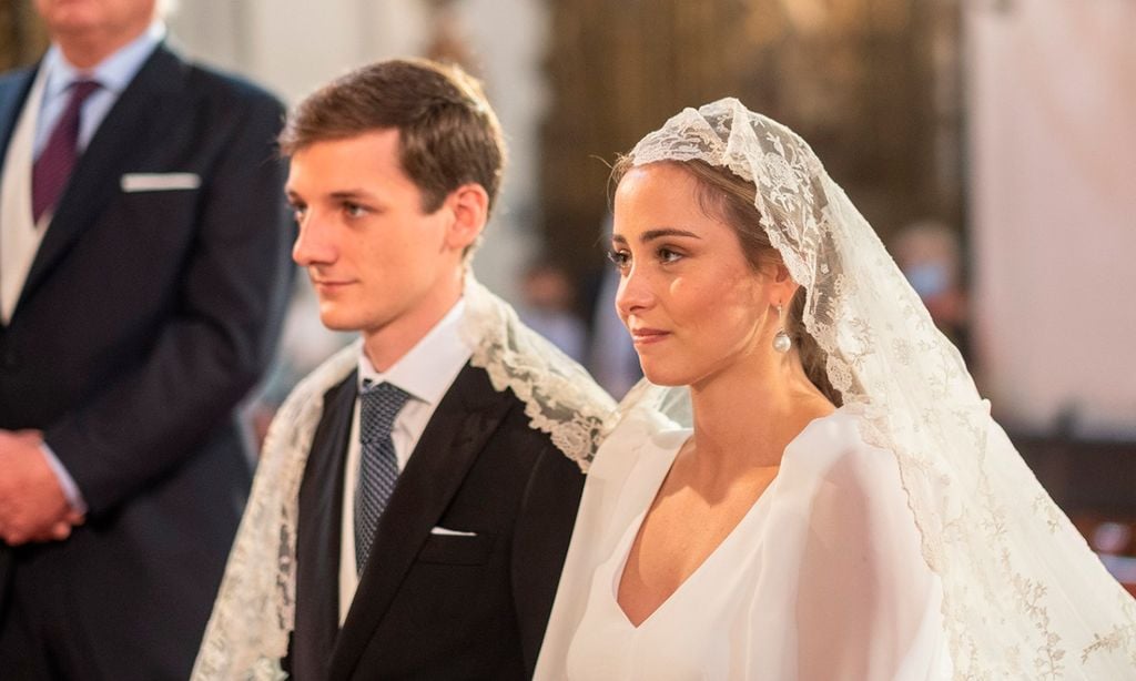 La boda de Rocío con un vestido sencillo de novia en Sevilla