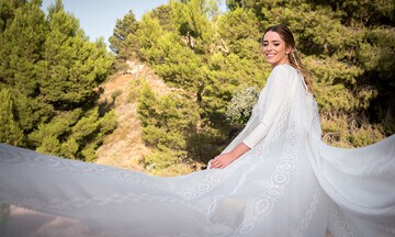 Un vestido de novia con chaleco bordado