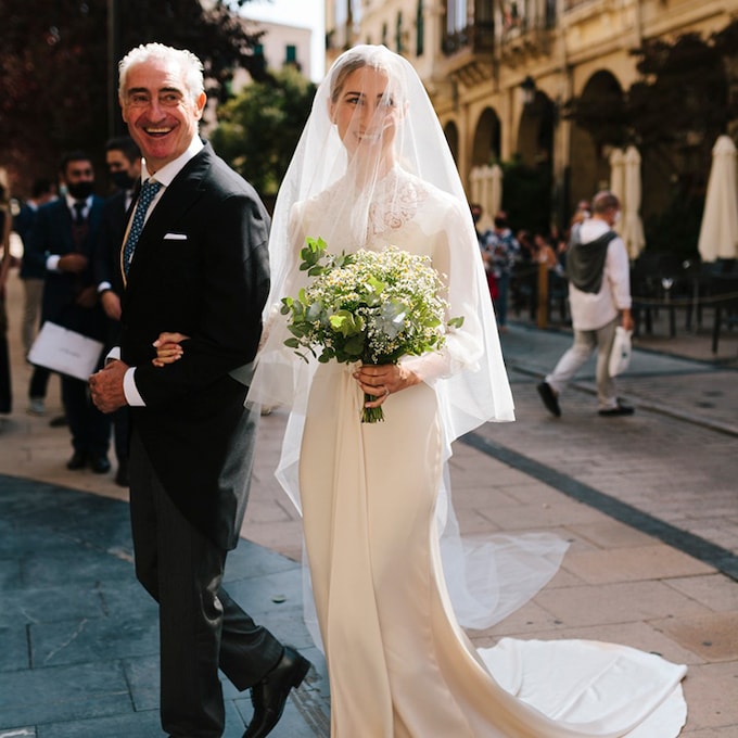 La boda en La Rioja de Paloma, la novia del vestido lencero desmontable 