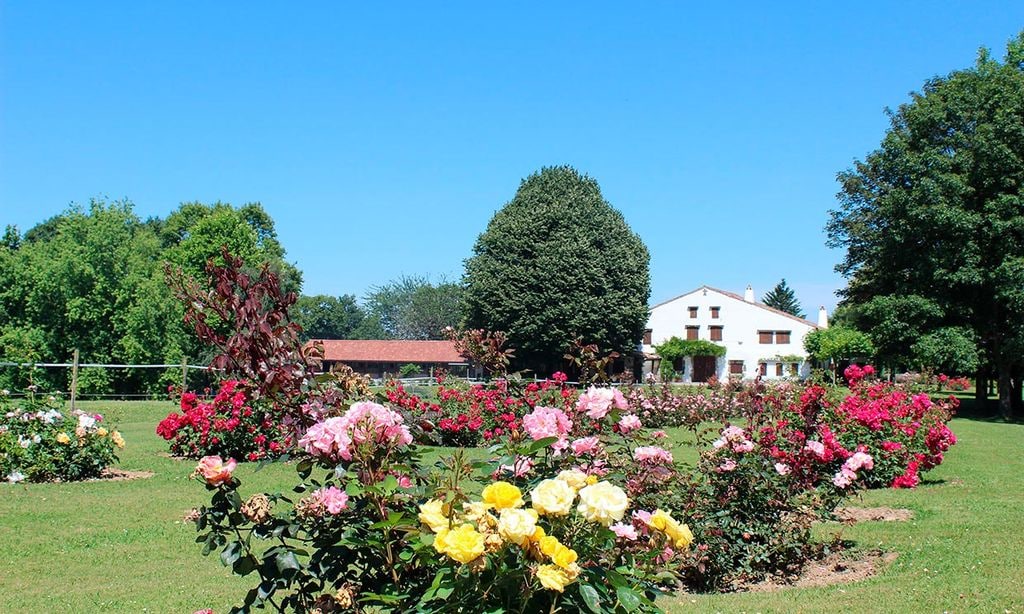 Espacios de bodas repletos de flores en los que siempre es primavera
