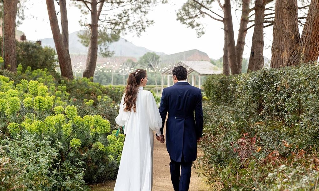 La boda de Sofía con un vestido sencillo de Diego Estrada