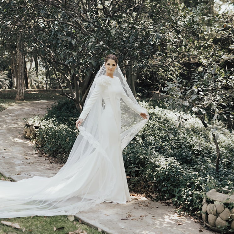 La boda de Ana en México con un vestido ‘made in Spain’ y un velo muy especial