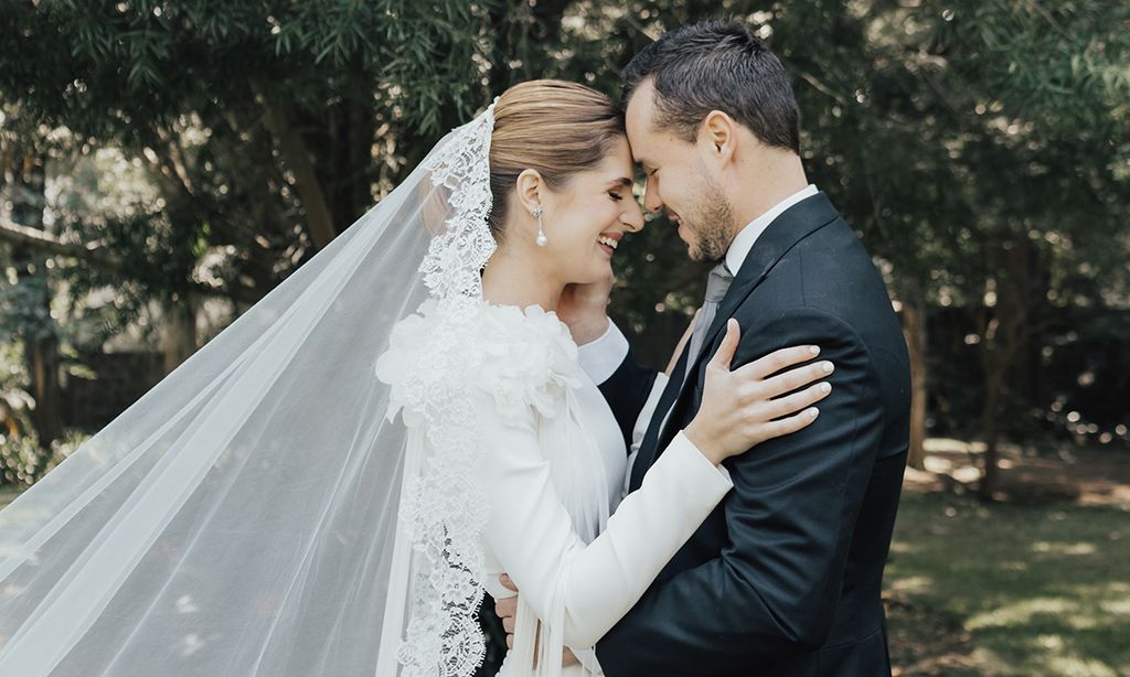 La boda de Ana en México con un vestido ‘made in Spain’ y un velo muy especial