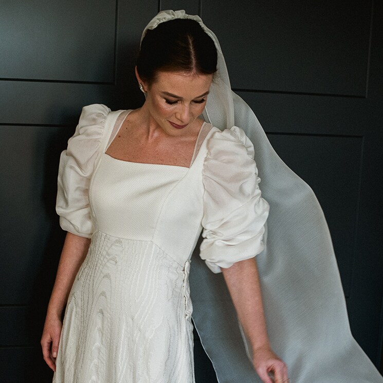 La historia de Inés y su vestido de novia con mangas abullonadas