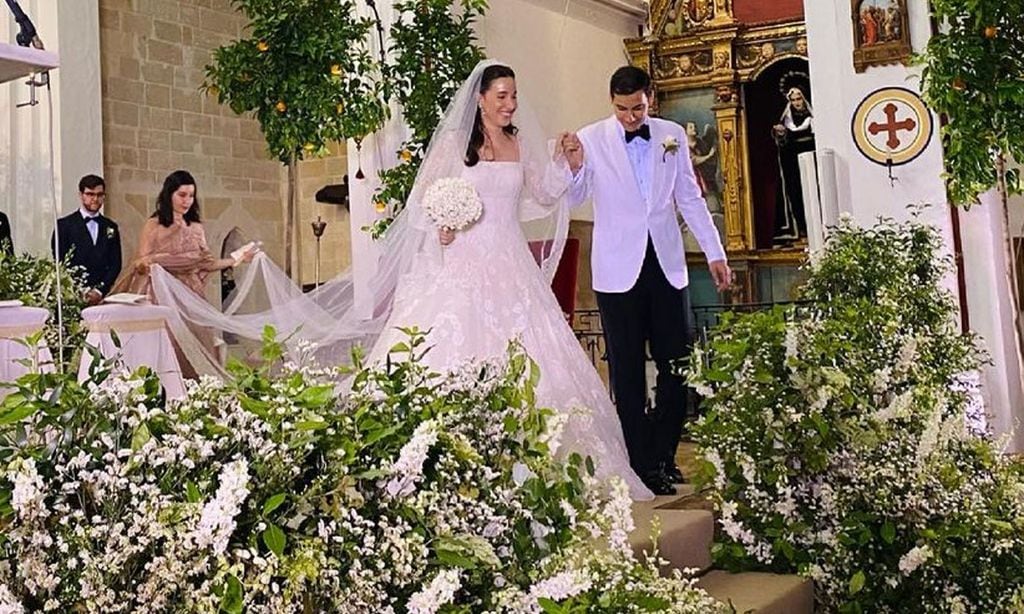 Paola Eulalia Fendi, una novia 'Valentino' rodeada de flores en Ibiza