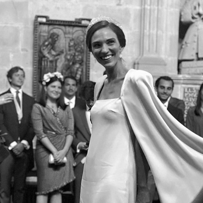 Fátima Úrculo se casa con un vestido 'efecto capa' y joyas de la familia Yanes