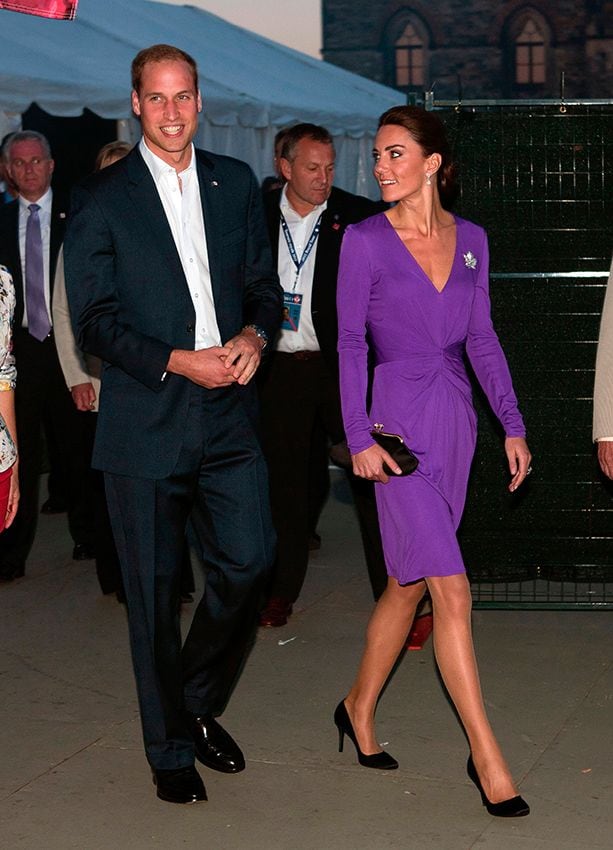 Kate Middleton robe d'invité unie violette 