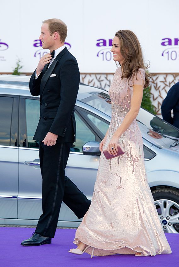 La longue robe paillette de Kate Middleton pour le mariage du soir 