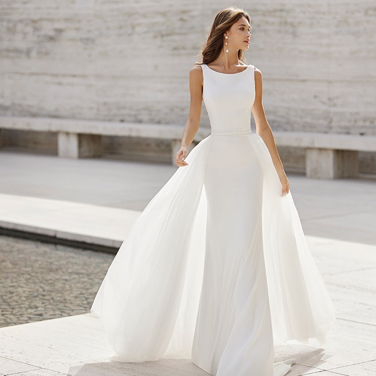 Si sueñas con un vestido de novia sofisticado, tienes que ver la nueva colección de Rosa Clará