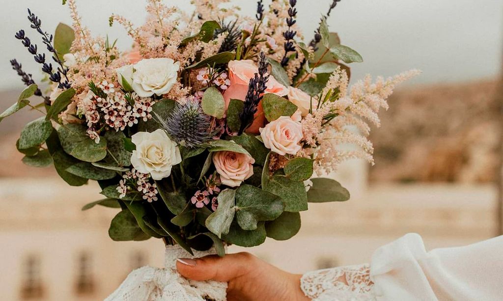 Ramos de novia silvestres o la tendencia que nunca pasa de moda