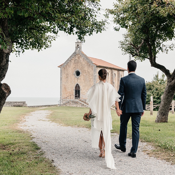 Un vestido de 'tweed' con capa para la boda de Naia en Vizcaya