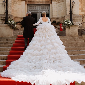 Corrección oriental Teoría de la relatividad La boda de Lucía en Albacete y su vestido de novia con cola desmontable -  Foto 1