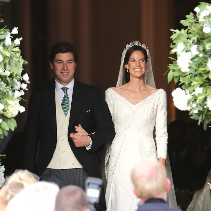 María Astrid de Liechtenstein se casa con el escote que más estiliza y bordados 'zig-zag'