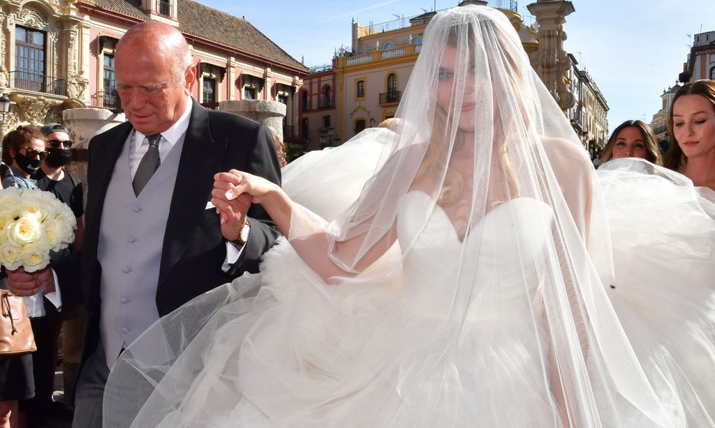 El exuberante vestido de novia de Sophie Karoly en su boda con Francisco de Borbón