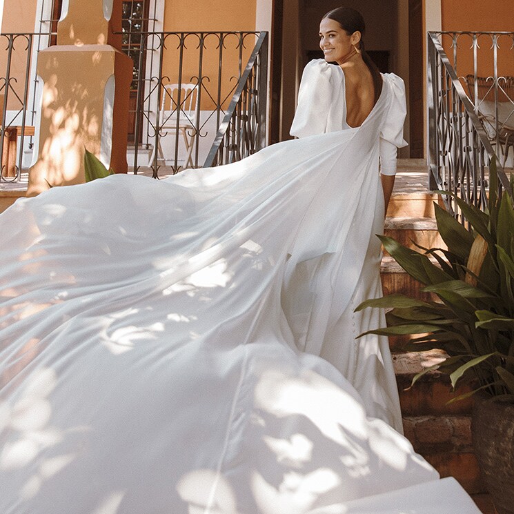 Pilar, la novia del vestido sencillo con mangas abullonadas que ha dado la vuelta al mundo
