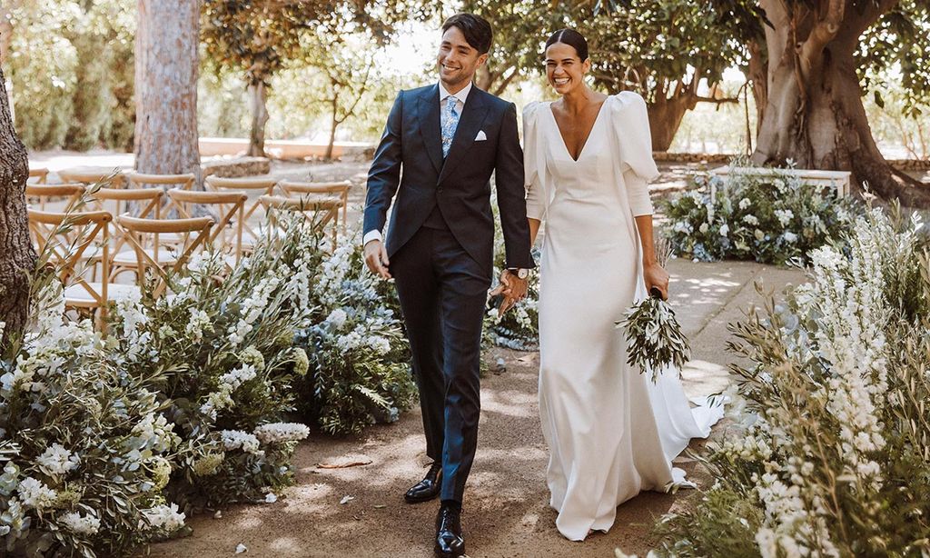 Un vestido de novia sencillo con mangas abullonadas para una boda en  Castellón