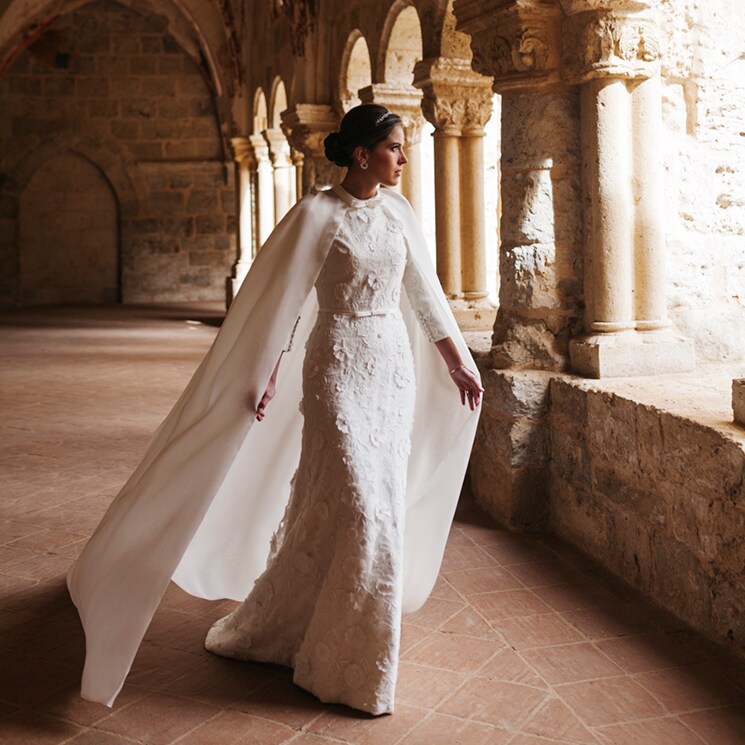 Dos impresionantes vestidos para Beatriz, la novia de una preciosa boda en la Ribera del Duero