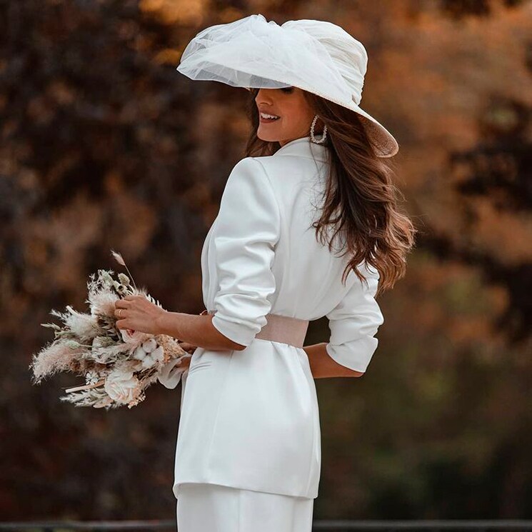 El sombrero, el complemento perfecto de las novias veraniegas