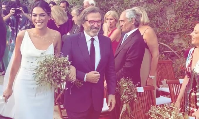 Andrea, la hija de Pepe Navarro, se casa con un lencero de seda