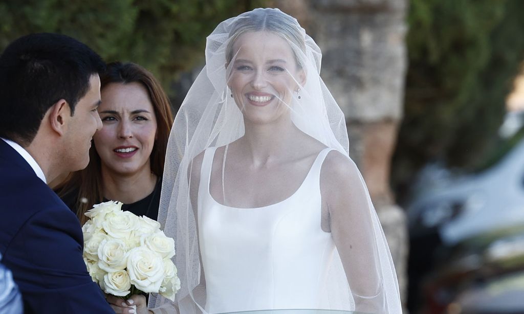 El vestido de princesa minimalista de Daphne Cañizares en su boda con Dani Carvajal