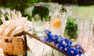 Sombreros, limonadas y las mejores ideas para una boda soleada en el campo