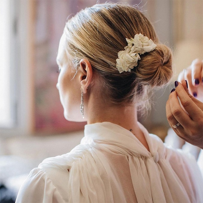 Flores en el pelo: el detalle más especial para novias con personalidad