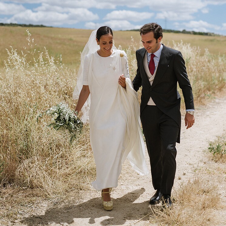 La boda viral de Carlota, la novia del vestido de margaritas que se casó en Toledo