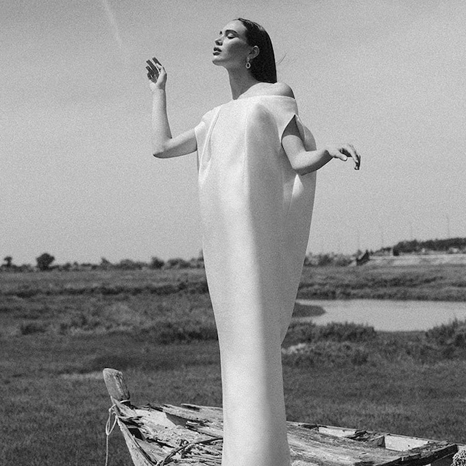 Descubre los vestidos de novia minimalistas de Luis Infantes con los que serás tú misma